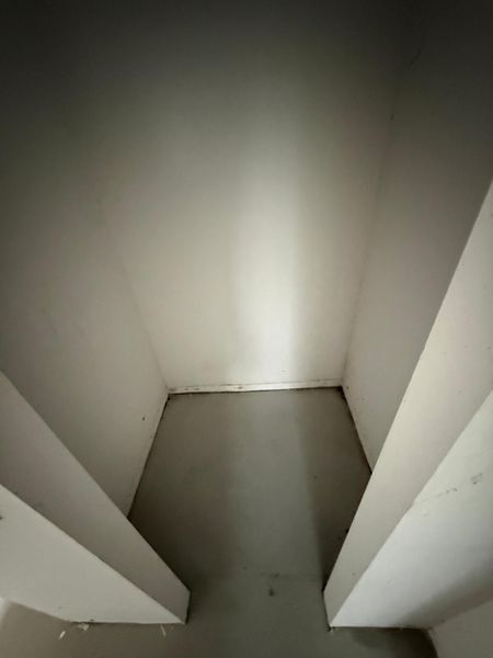 Abstellkammer nach der Räumung – besenrein